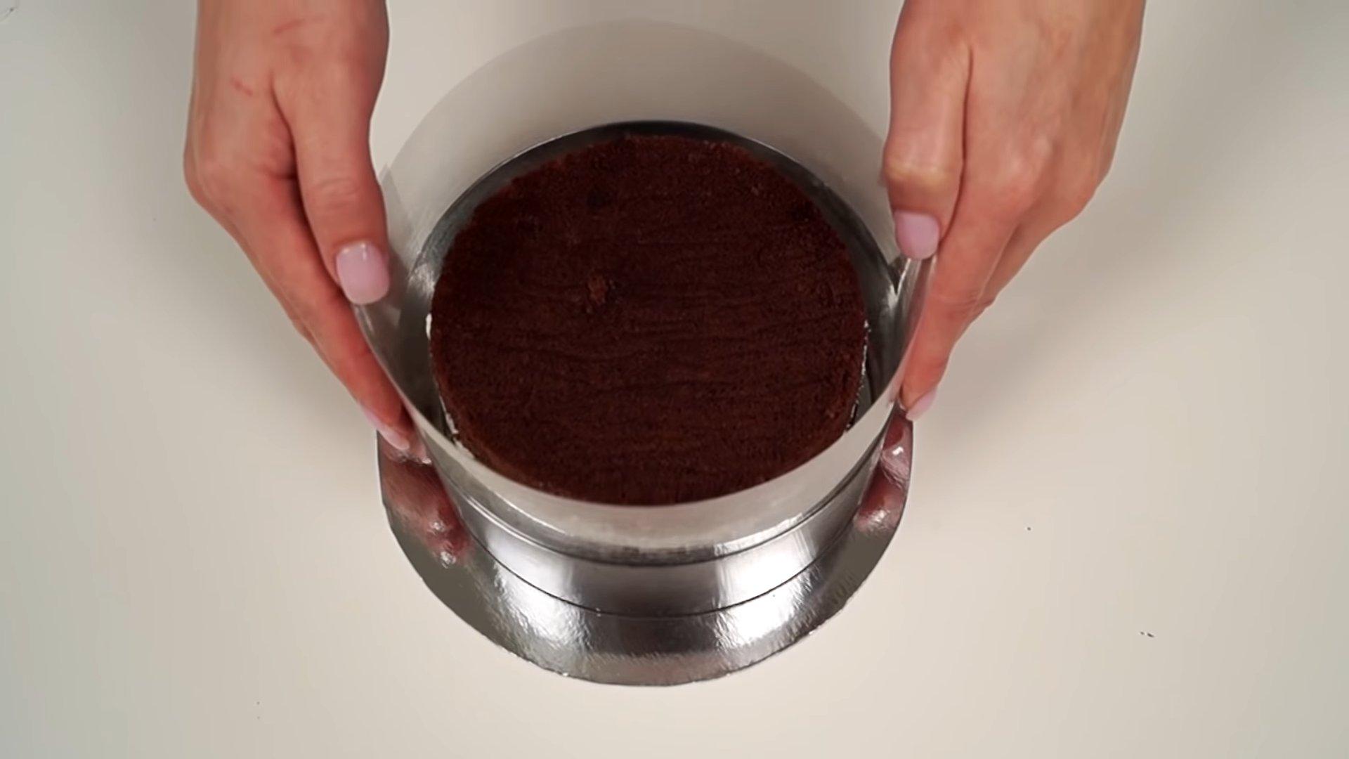 Ricetta - Torta con maschera di marshmallow di Halloween - Fase 6