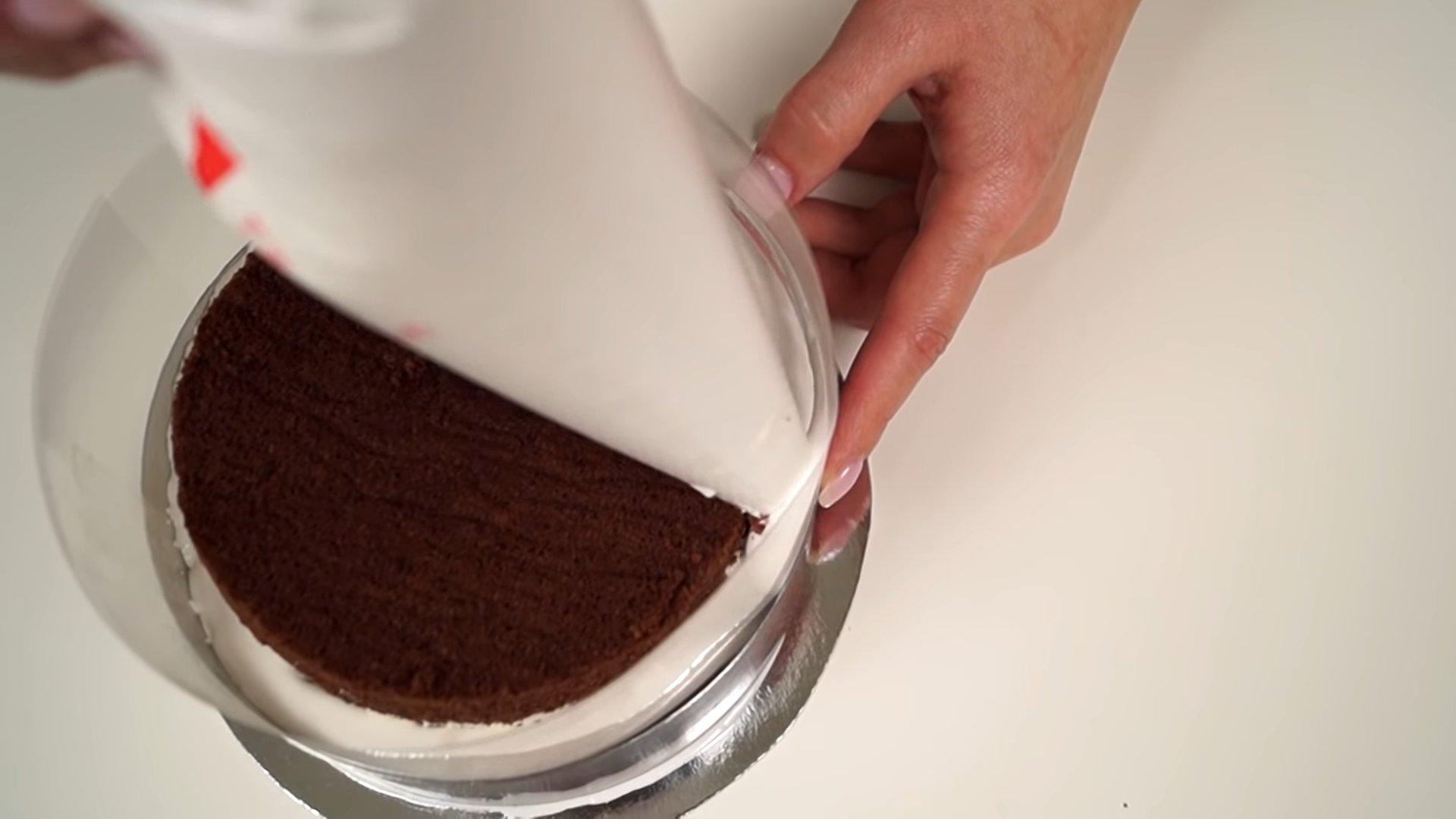 Ricetta - Torta con maschera di marshmallow di Halloween - Fase 7-1