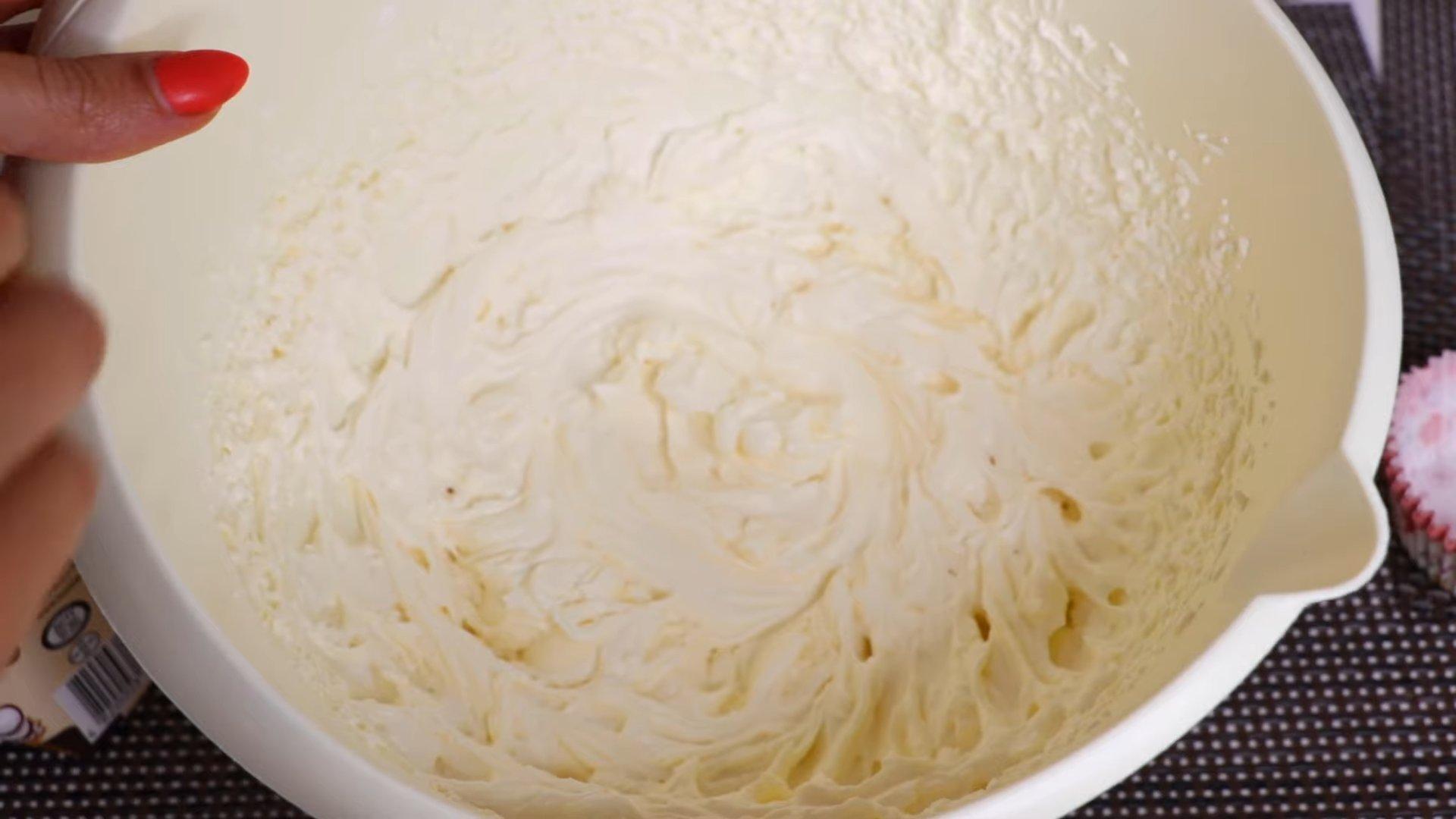 Opskrift - Mascarpone Cupcake Frosting - Trin 6