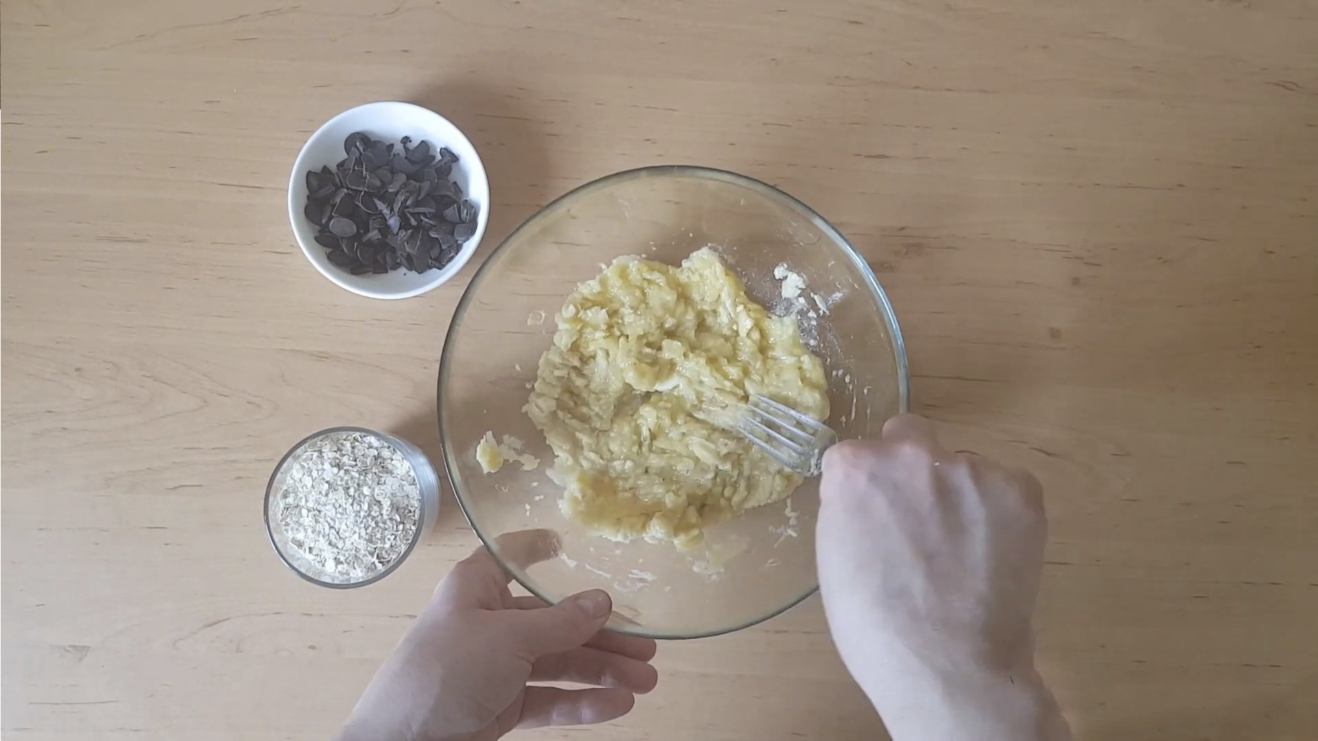 Recepta - Galetes de civada amb plàtan i xips de xocolata - Pas 2-2