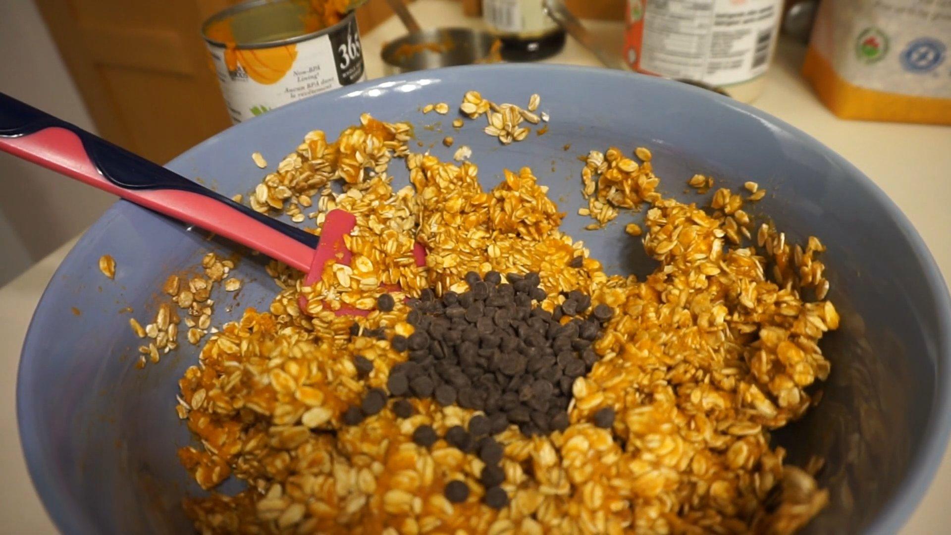 وصفة - كعكات الشوفان الصحية باليقطين والتفاح - الخطوة 5-2