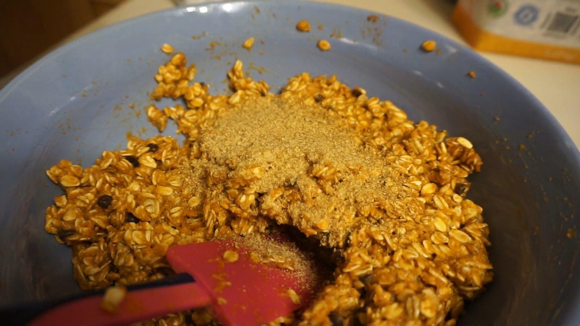 وصفة - كعكات الشوفان الصحية باليقطين والتفاح - الخطوة 6-1