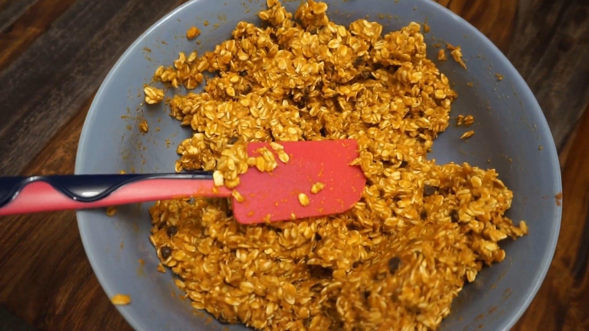 وصفة - كعكات الشوفان الصحية باليقطين والتفاح - الخطوة 6-2