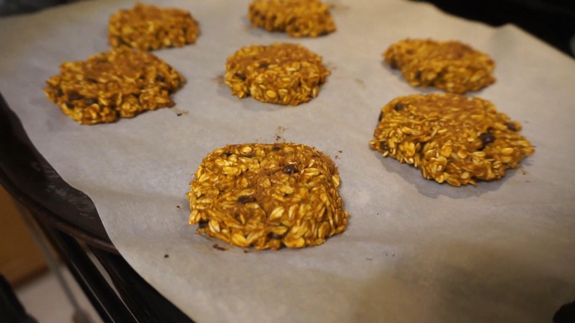 وصفة - كعكات الشوفان الصحية باليقطين والتفاح - الخطوة 8