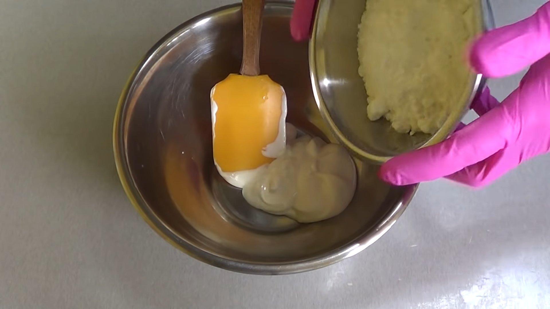 وصفة - تزيين كعكة كريمة الزبدة بالشوكولاتة - الخطوة 2