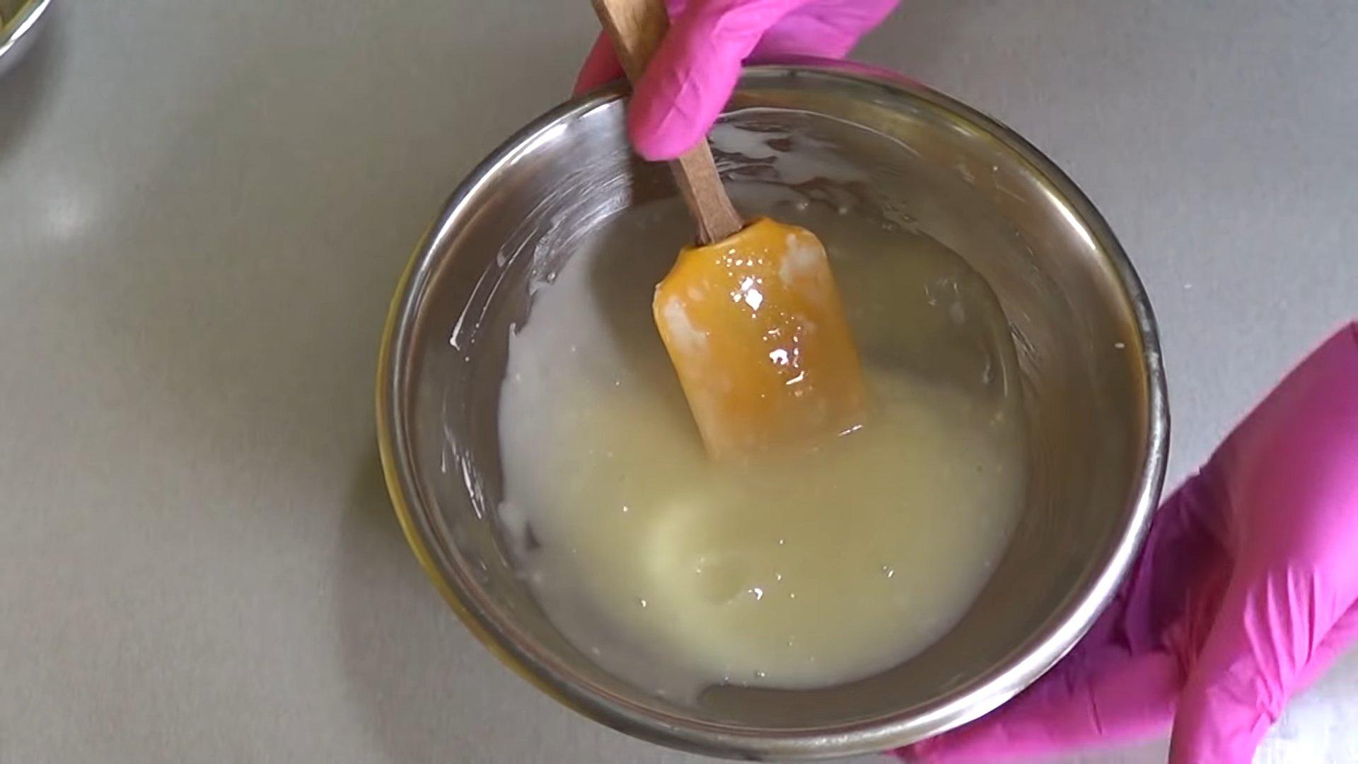 وصفة - تزيين كعكة كريمة الزبدة بالشوكولاتة - الخطوة 3