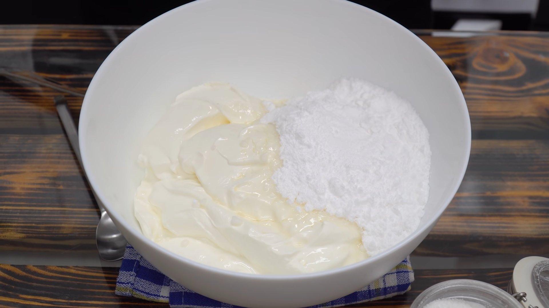 Rezept – Köstliche Sauerrahm für „Medovik“ – Schritt 1