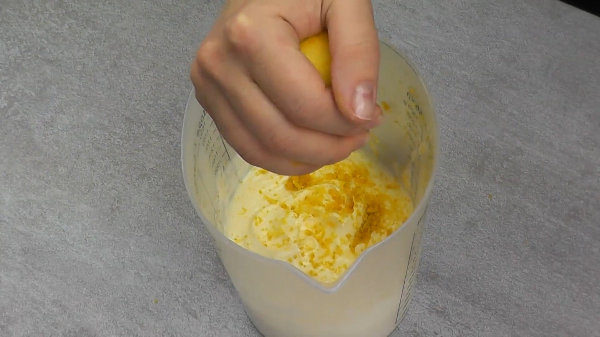 Opskrift - Citronglasur til cupcakes og muffins - Trin 5-2