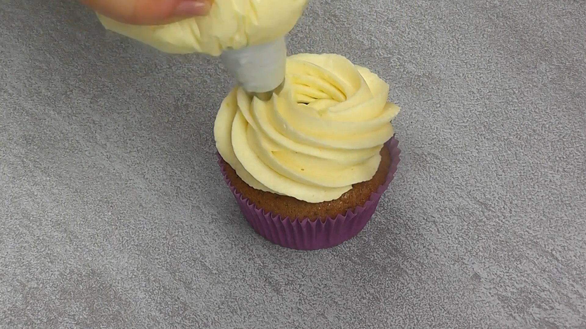 Opskrift - Lemon Curd Frosting til Cupcakes og Muffins - Trin 7-1