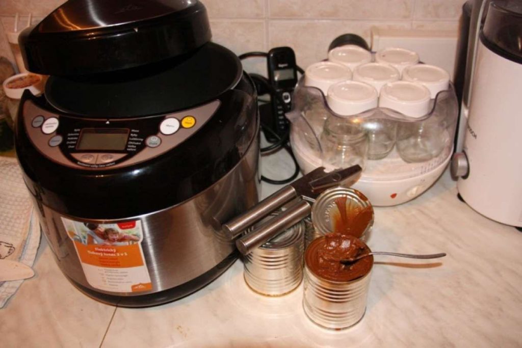 طريقة طهي الحليب المكثف في قدر الضغط - صورة