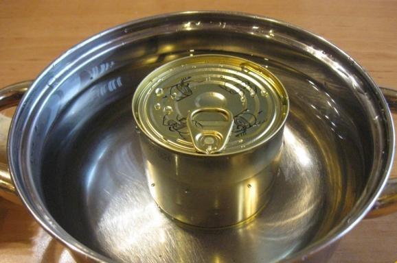 كيفية طهي الحليب المكثف بشكل صحيح في علبة ذات غطاء حلقي - صورة