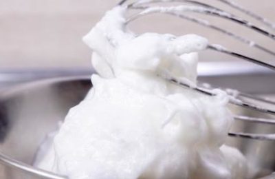 طريقة خفق بياض البيض بدون خلاط - صورة