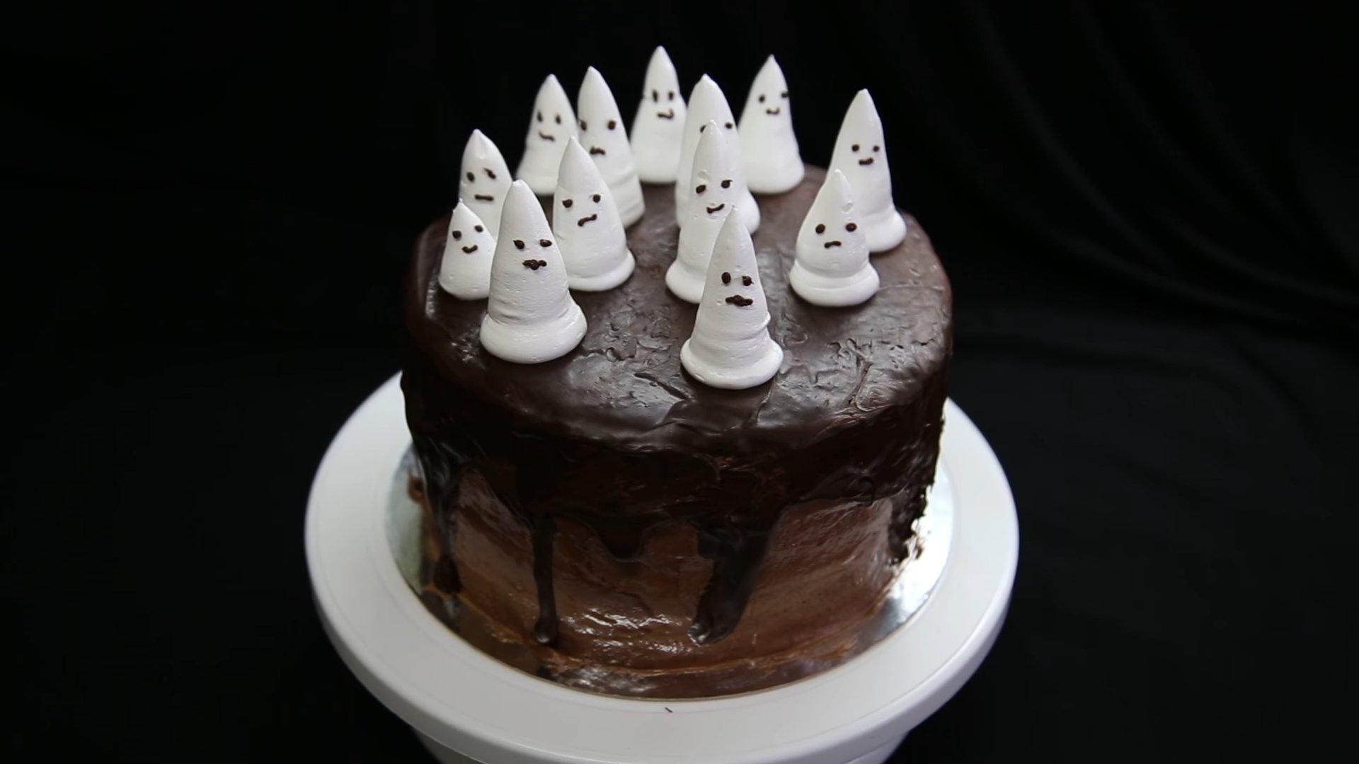 Idee per decorare torte di Halloween - Foto 19