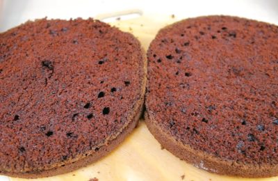 طريقة عمل كعكة إسفنجية بالشوكولاتة باستخدام الماء المغلي - الخطوة 11-2