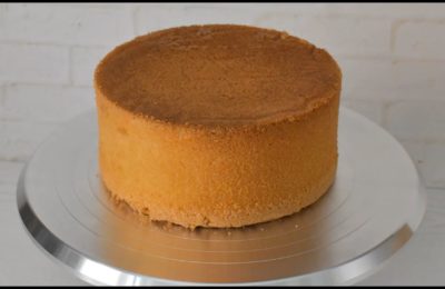 صورة لكعكة جينواز الإسفنجية الكلاسيكية