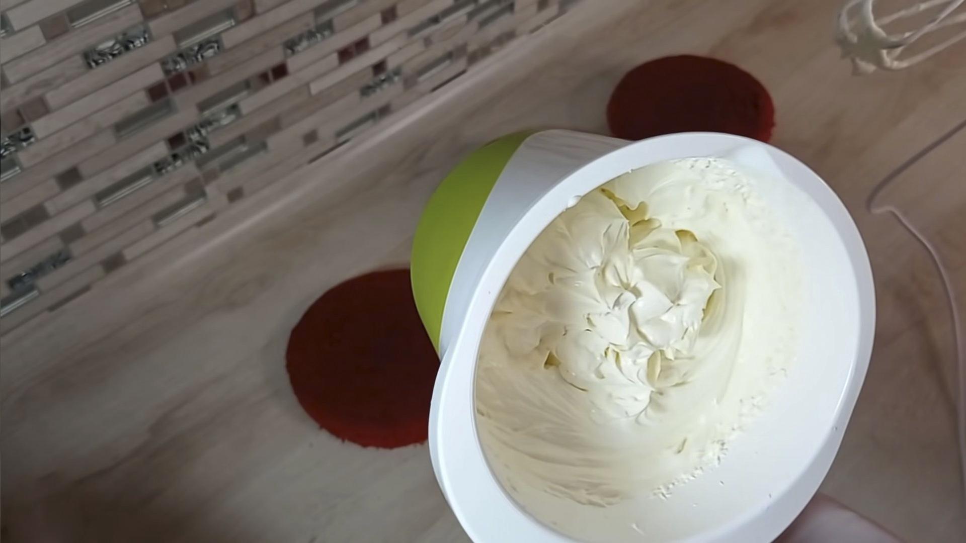 Rezept – Frischkäse mit Sahne für Red Velvet Cake – Schritt 6-1