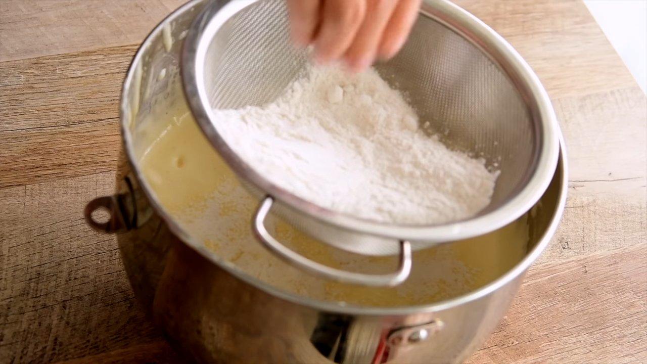 وصفة - كيكة إسفنجية جينواز مع خلاصة الفانيليا - الخطوة 4