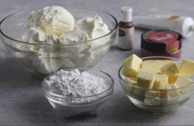 جبنة كريمية مع كريمة مخفوقة - صورة