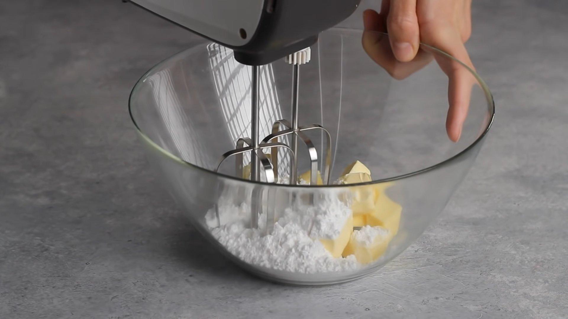 Rezept – Farbiges Frischkäse-Frosting – Schritt 4-1