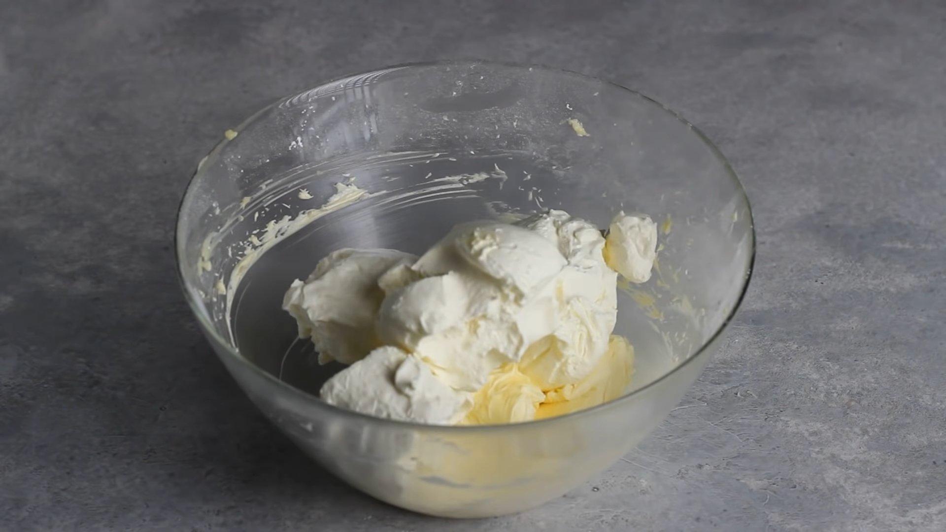 Rezept – Farbiges Frischkäse-Frosting – Schritt 5