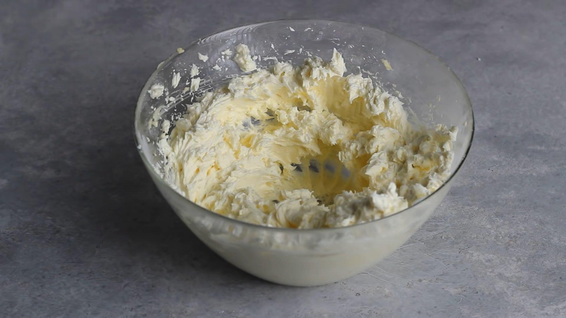 Rezept – Farbiges Frischkäse-Frosting – Schritt 6-2