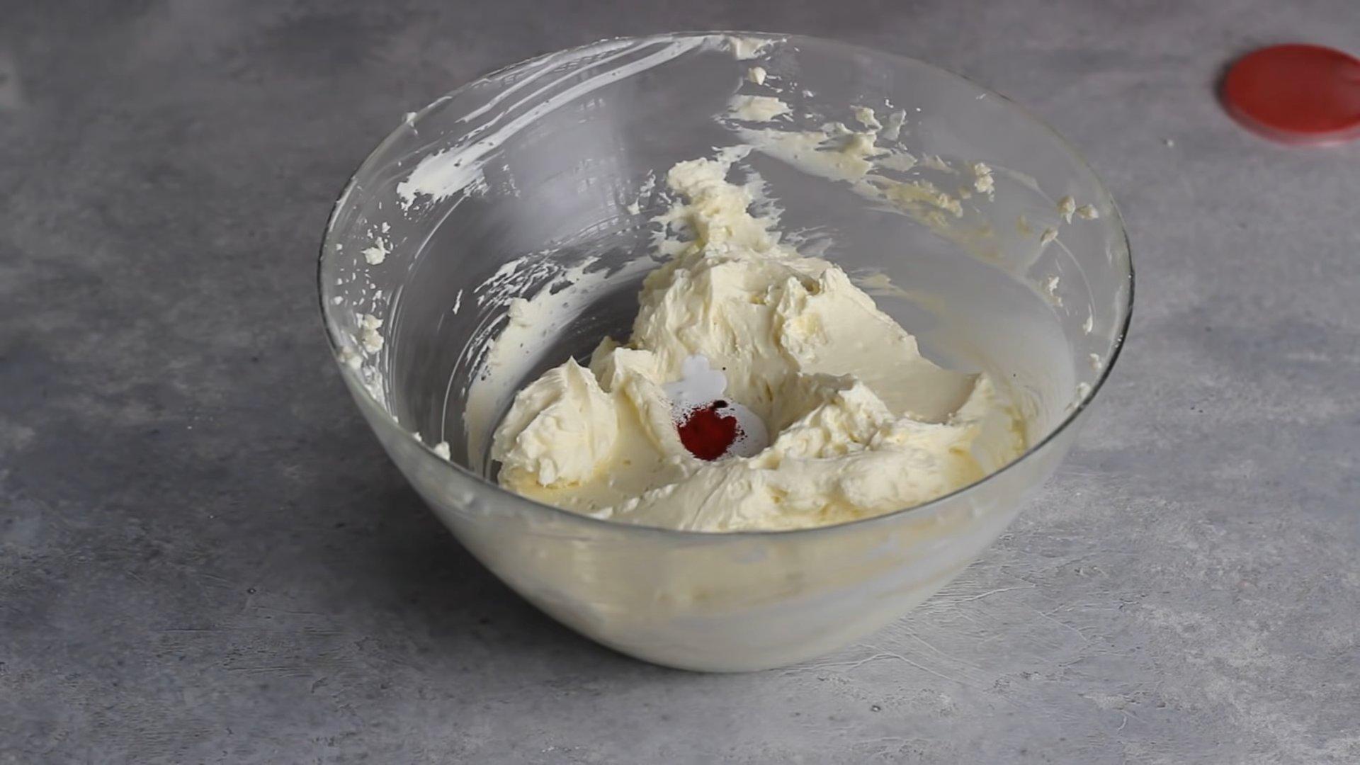 Rezept – Farbiges Frischkäse-Frosting – Schritt 7-1