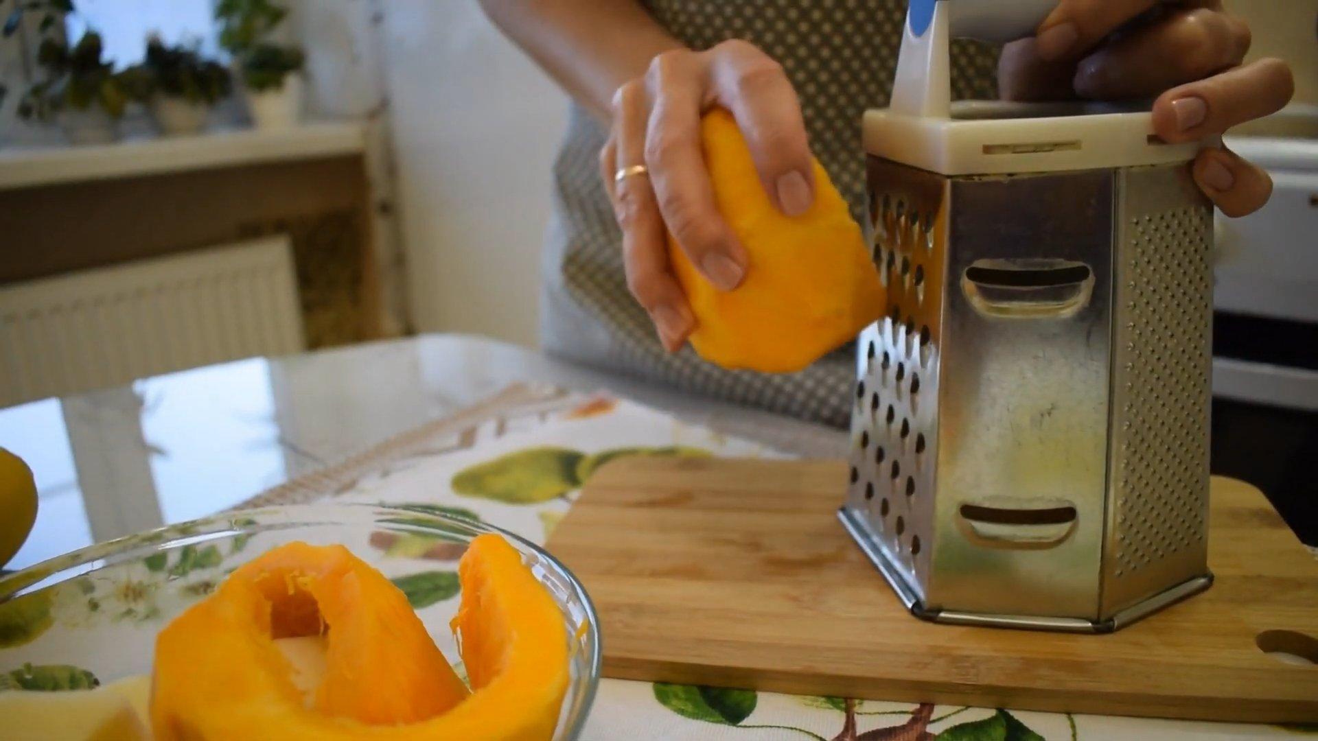 Recepta - Pastís de carbassa amb pomes i canyella - Pas 1