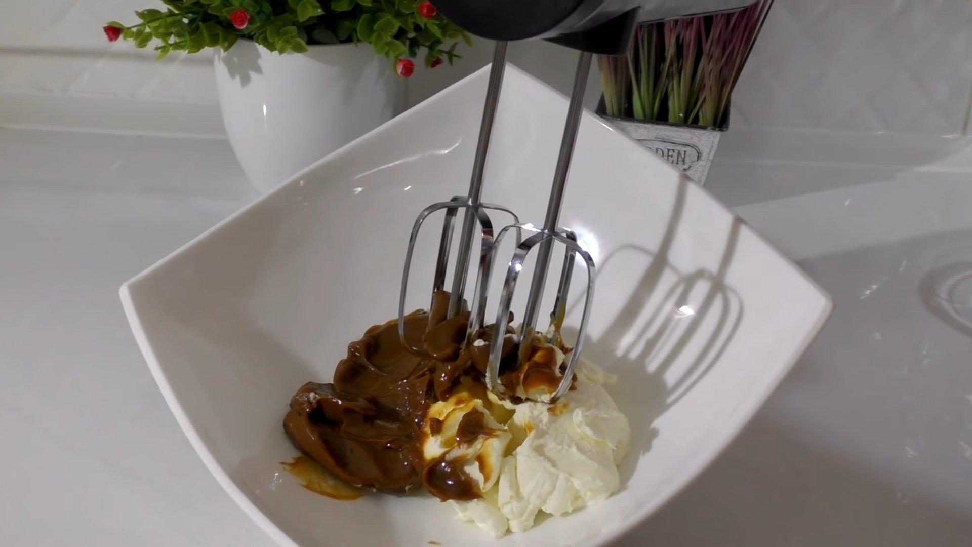 وصفة - كريمة تزيين الكيك بالماسكربون والحليب المكثف - الخطوة 3-1