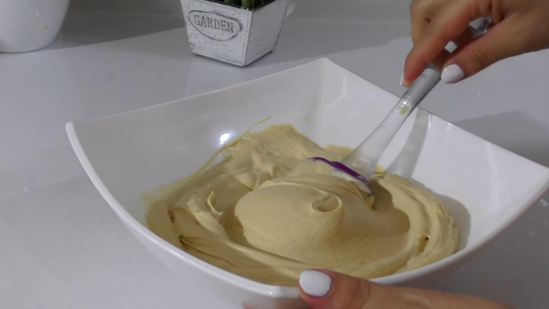 وصفة - كريمة تزيين الكيك بالماسكربون والحليب المكثف - الخطوة 6-2