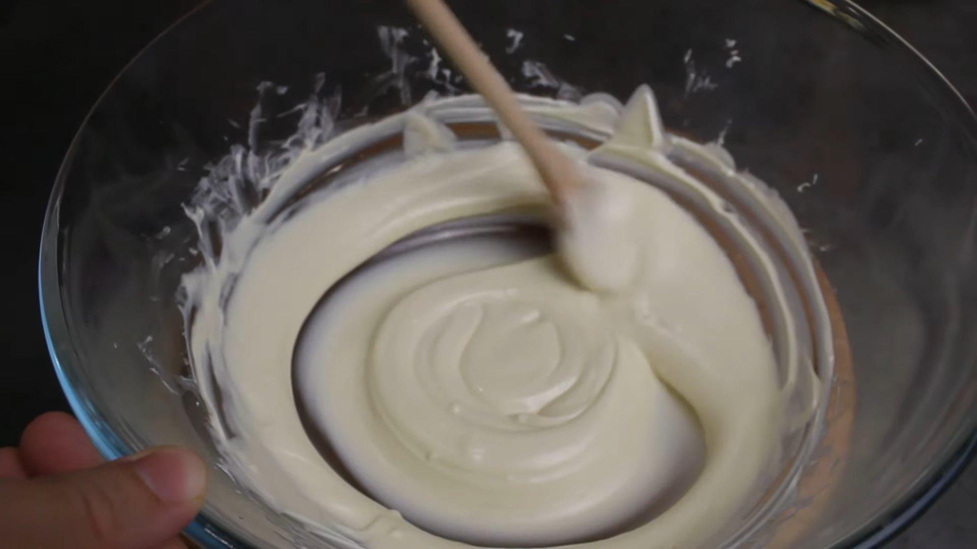 وصفة - تزيين الكيك بغاناش بتأثير الخرسانة - الخطوة 3-1