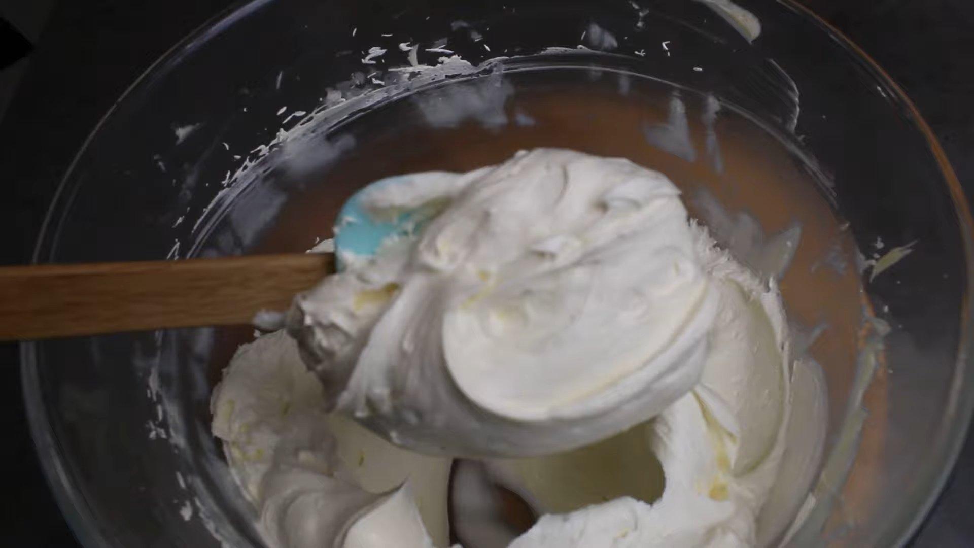 وصفة - تزيين الكيك بغاناش بتأثير الخرسانة - الخطوة 6-2