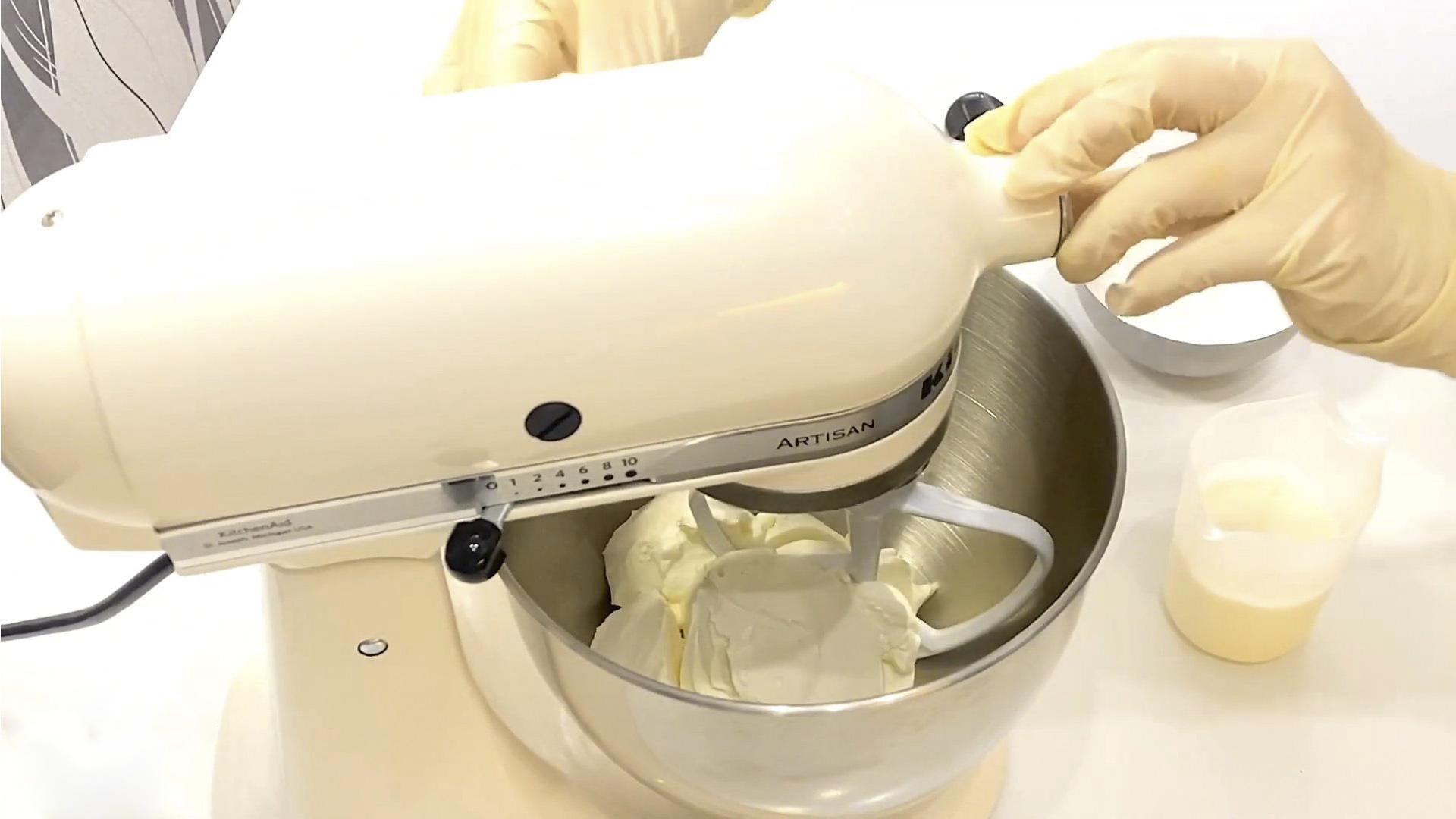 وصفة - كريمة الجبن لتزيين الكيك - الخطوة 2