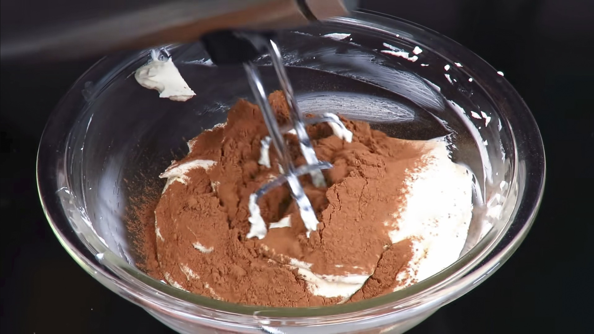 وصفة - كريمة الزبادي اللذيذة للكيك مع الحليب المكثف - الخطوة 6