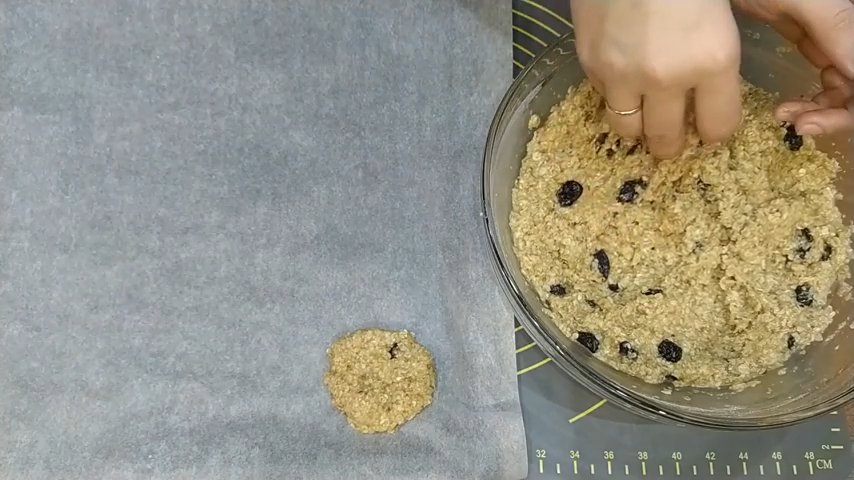 Recepta - Delicioses galetes de civada i panses que es fonen a la boca - Pas 4