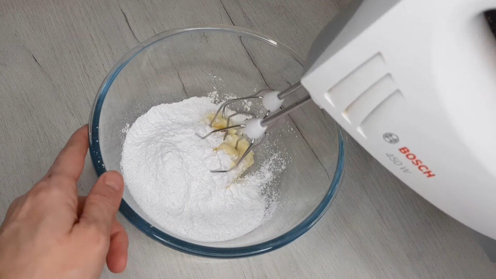 وصفة - كريمة الجبن لتزيين طبقات الكيك - الخطوة 3-1