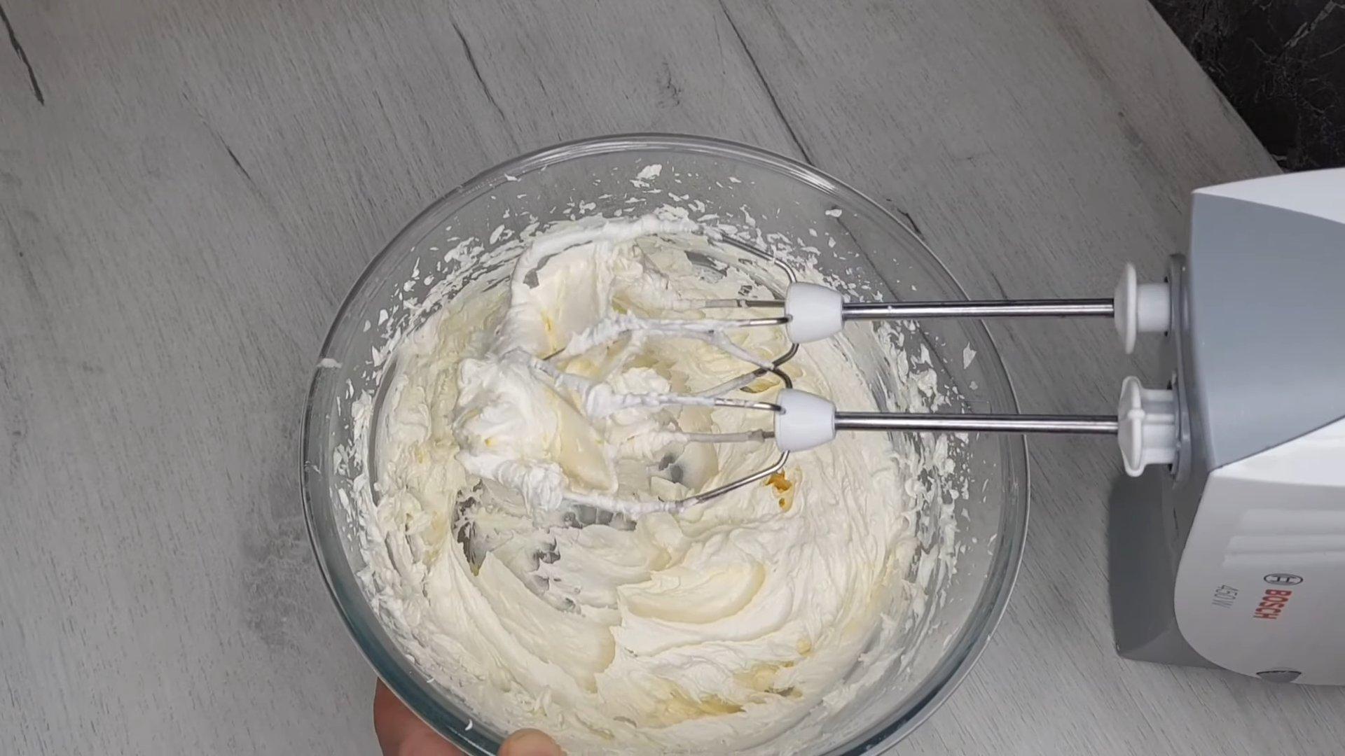 وصفة - كريمة الجبن لتزيين طبقات الكيك - الخطوة 3-2