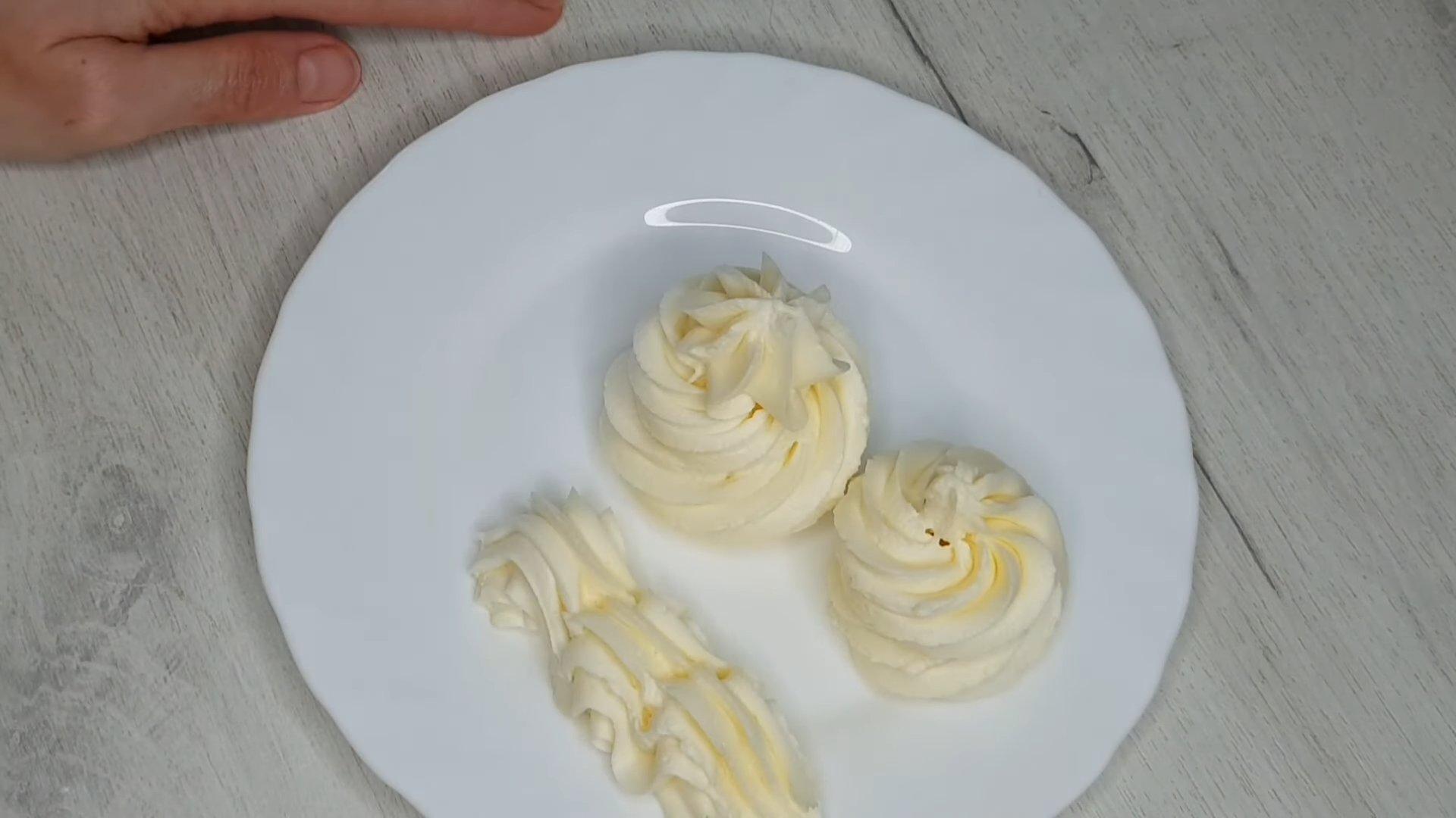 وصفة - كريمة الجبن لتزيين طبقات الكيك - الخطوة 6-2