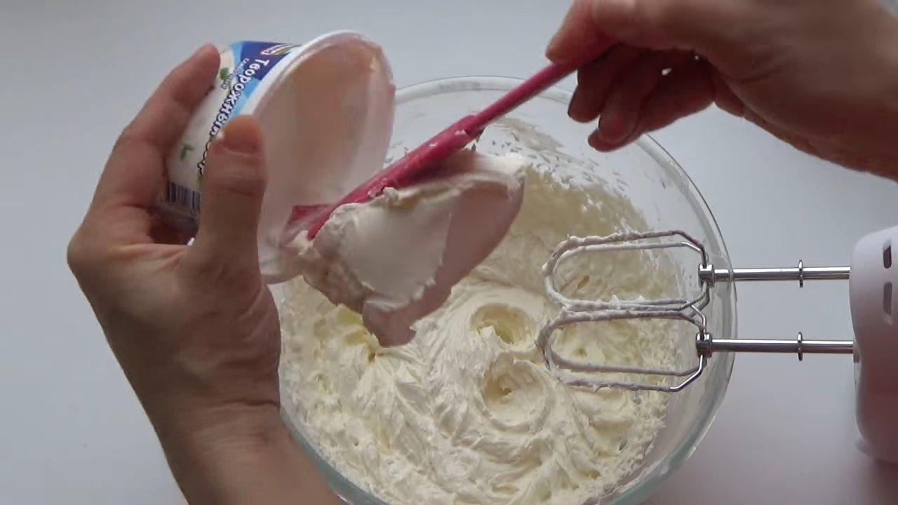وصفة - كريمة الجبن والزبدة وسكر البودرة لتزيين الكيك - الخطوة 4