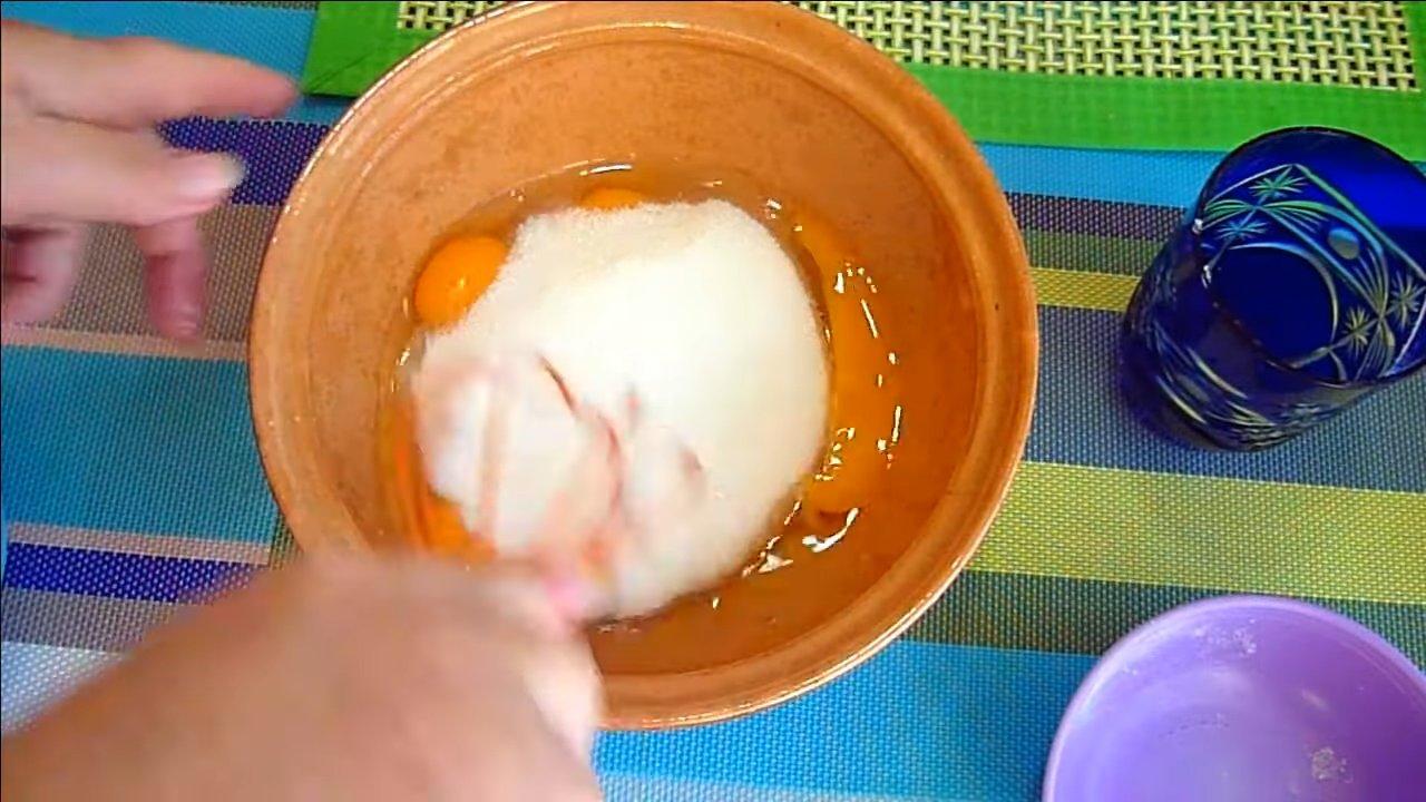 Recepta - Pastís de kéfir de carbassa i poma - Pas 1