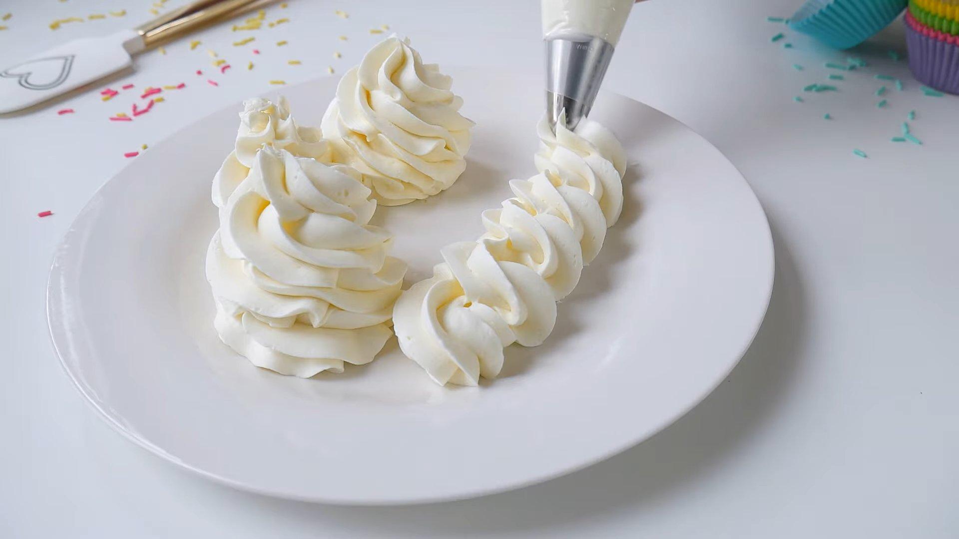 Rezept – Weiße Schokoladen-Frischkäseglasur für Topping und Füllung – Schritt 7-2