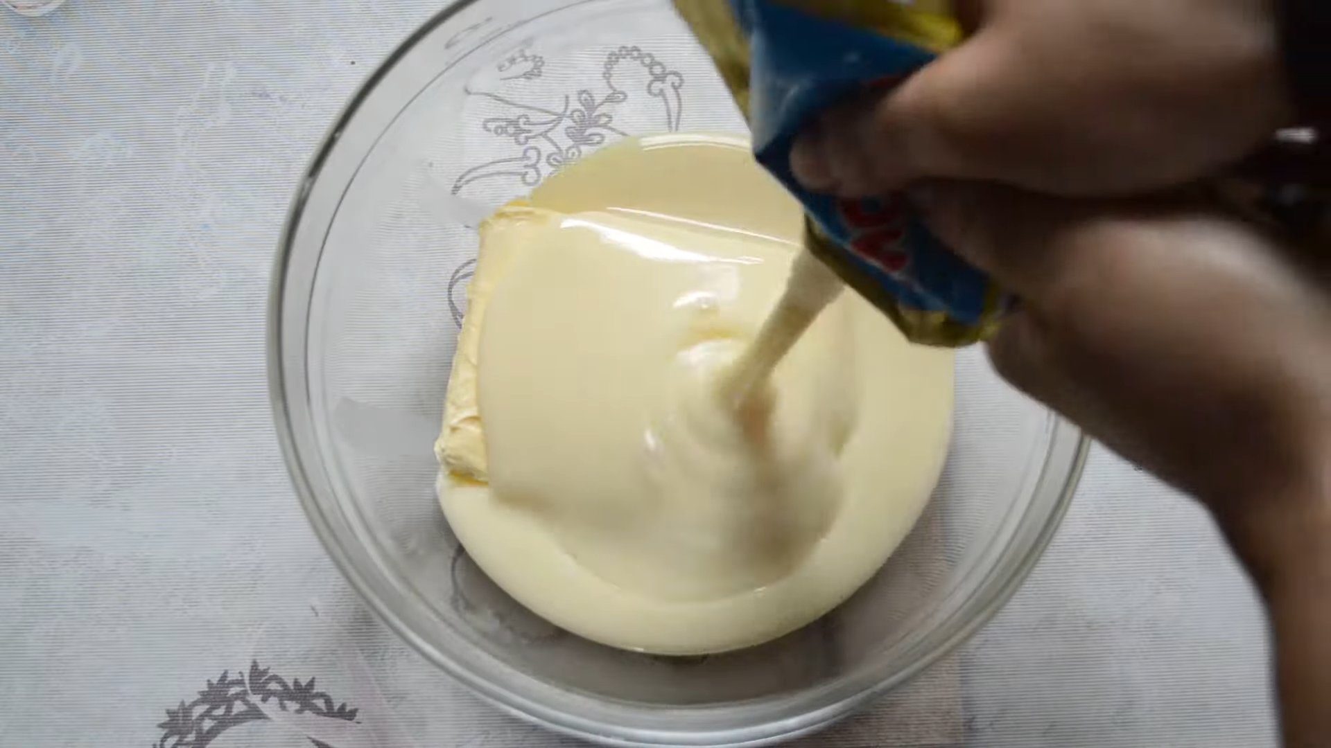 وصفة - كريمة الحليب المكثف لكعكة الوافل - الخطوة 2