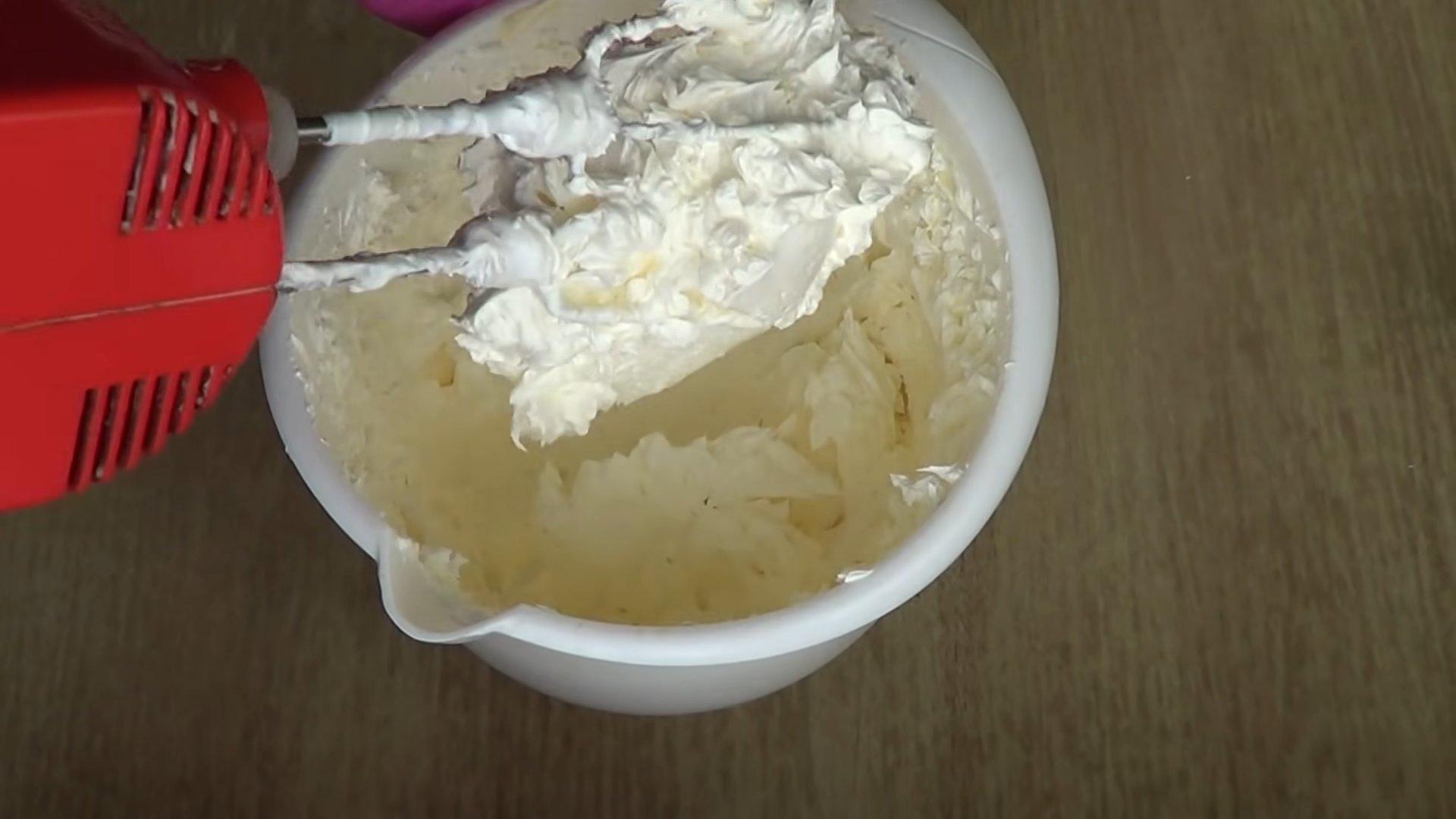 وصفة - كريمة زبدة غنية بالبروتين لتغطية الكيك - الخطوة 6-2