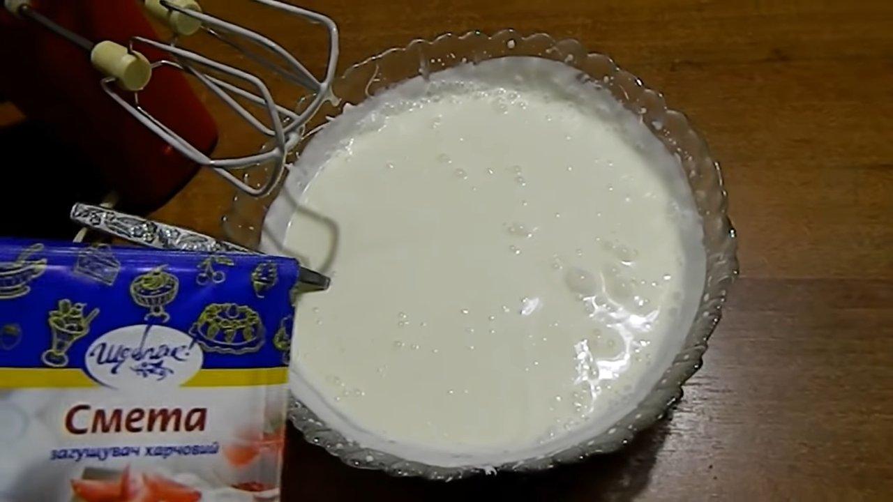 وصفة - كريمة خفيفة مصنوعة من الحليب المكثف والقشدة الحامضة - الخطوة 4