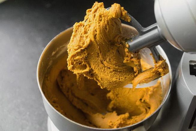 طريقة عمل كعكات الزنجبيل - الخطوة 7