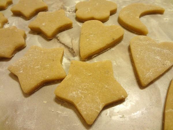 طريقة عمل كعكات الزنجبيل على عصا - الخطوة 7