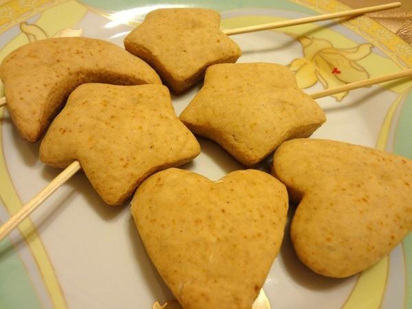 طريقة عمل كعكات الزنجبيل على عصا - الخطوة 9