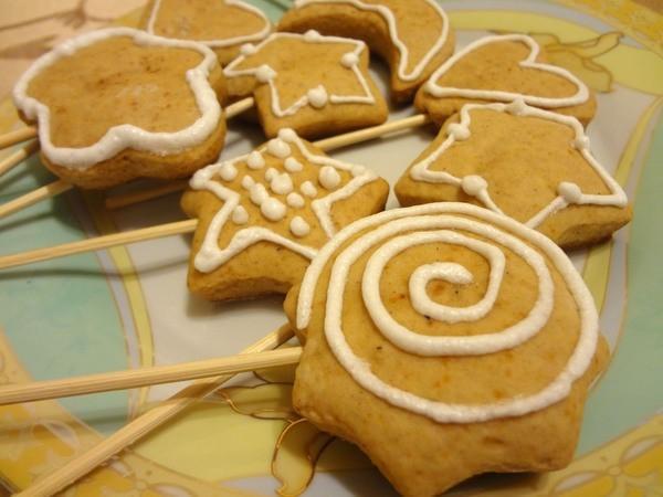 طريقة عمل كعكات الزنجبيل على عصا - صورة