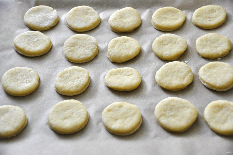 طريقة خبز كعكات الزنجبيل مع التزيين - الخطوة 10