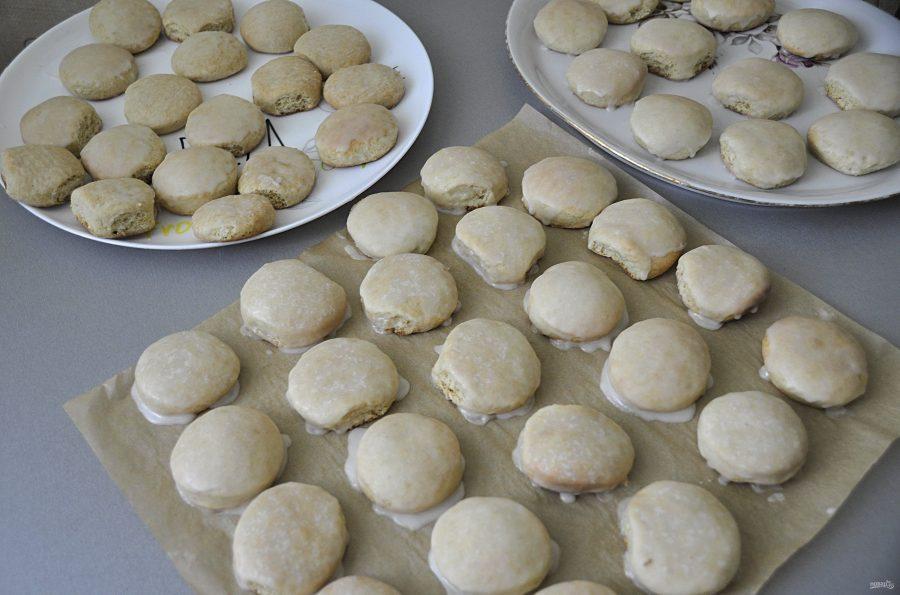 طريقة خبز كعكات الزنجبيل مع التزيين - الخطوة 14