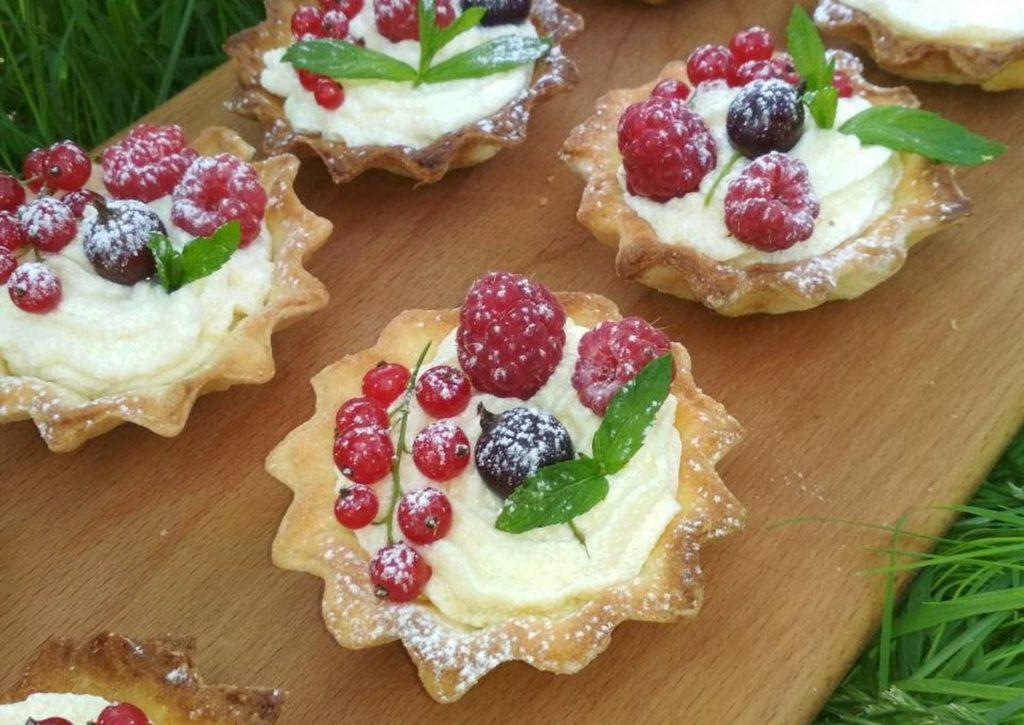 مدة ودرجة حرارة خبز عجينة الفطائر الهشة - صورة